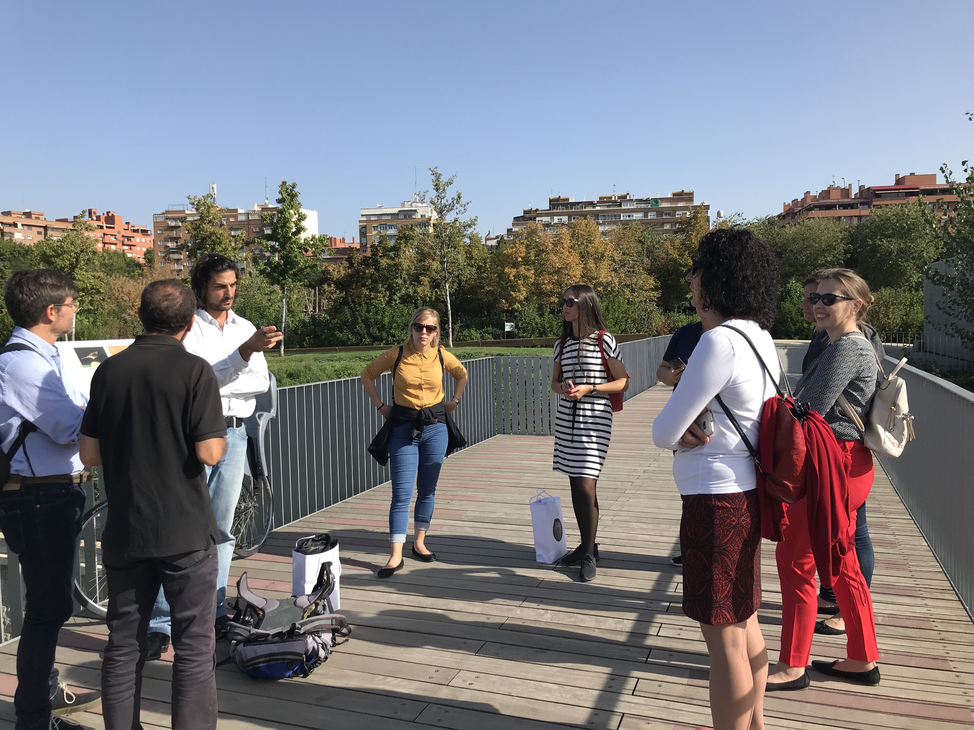 A résztvevőknek alkalmuk volt személyesen is megnézni a kialakított mesterséges parkot  a Manzanares folyó partján.