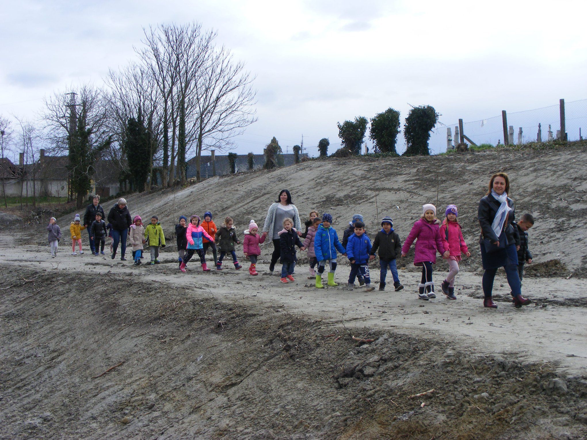 The local primary school students also came to help with the planting